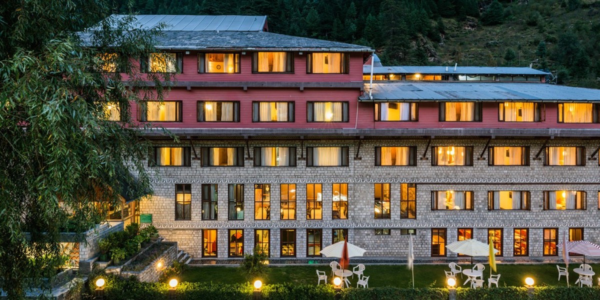 Comfort and Scenic Views at Luxury Hotels in Manali